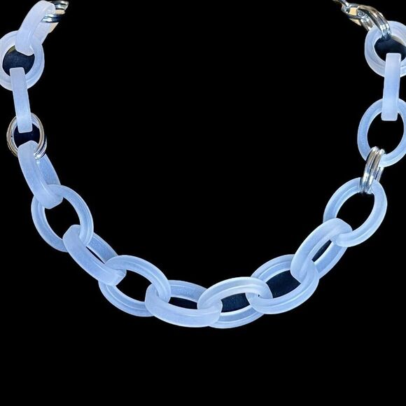 RJ Graziano Acrylic Lucite Necklace Clear Frosted Link Silver Tone Metal Chunky - Picture 2 of 10